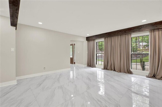 Building Photo - 3270 Brookview Dr