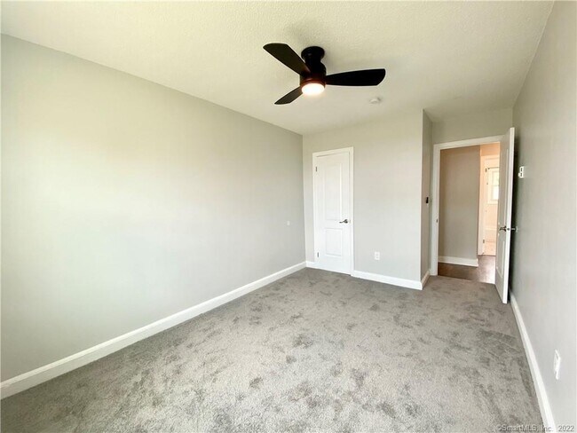 Building Photo - 208 Point Beach Dr