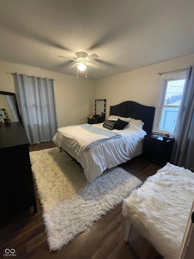 Building Photo - 924 Main St