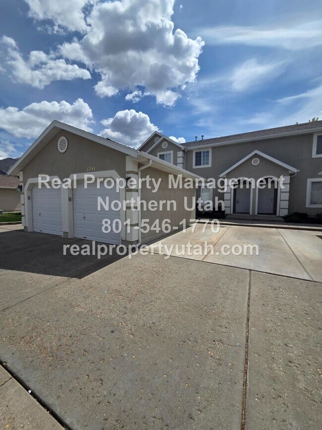 Building Photo - Cute 2 Bedroom Townhome in South Ogden Available