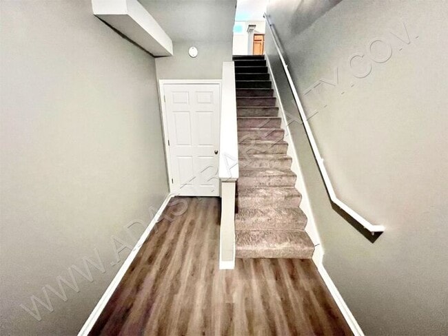 Building Photo - Beautiful and Spacious Olathe West Townhom...