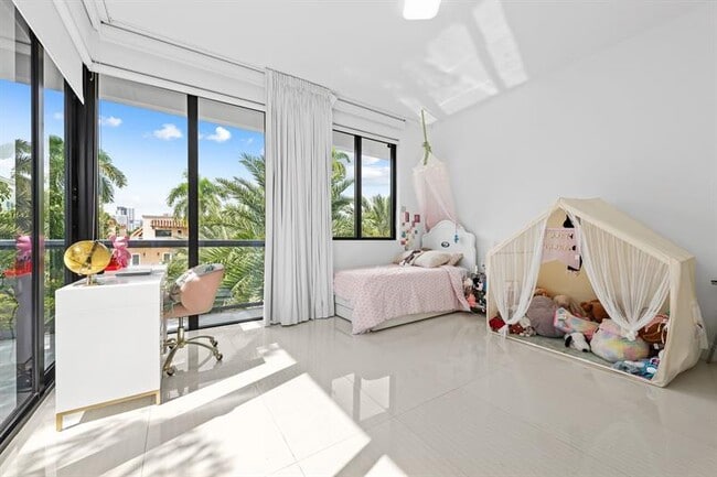 Building Photo - 60 Hendricks Isle