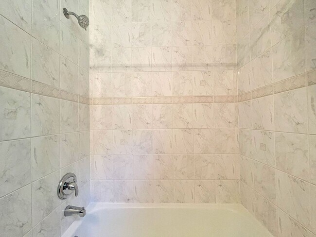 Building Photo - 4-Level Home with Fireplace & Big Yard is ...