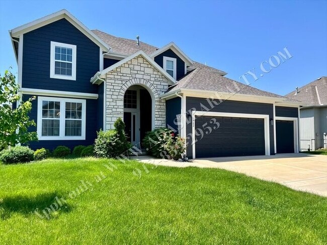 Primary Photo - Beautiful 4 Bed 3.5 Bath Home in Olathe-Av...