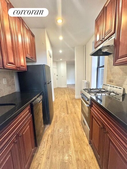 Building Photo - 509 E 81st St