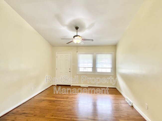 Building Photo - 710 72nd St