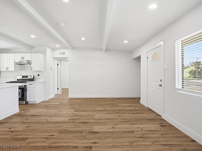 Building Photo - 608 Stanford St