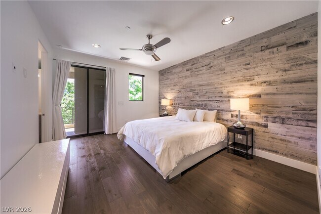 Building Photo - 1501 Foothills Village Dr