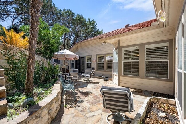 Building Photo - 110 Squires Dr