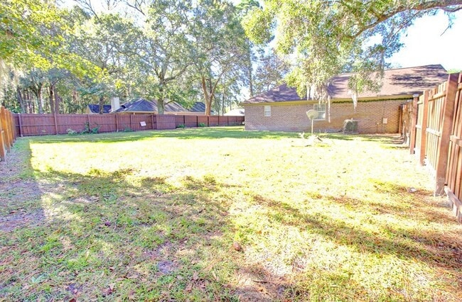 Building Photo - 809 Barrington Dr