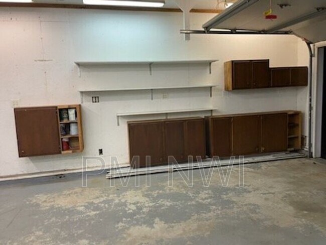 Building Photo - 110 W Carrie Ave