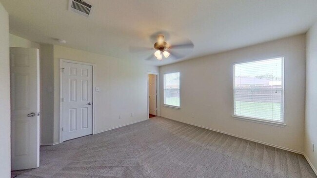 Building Photo - 411 Quail Hollow Dr