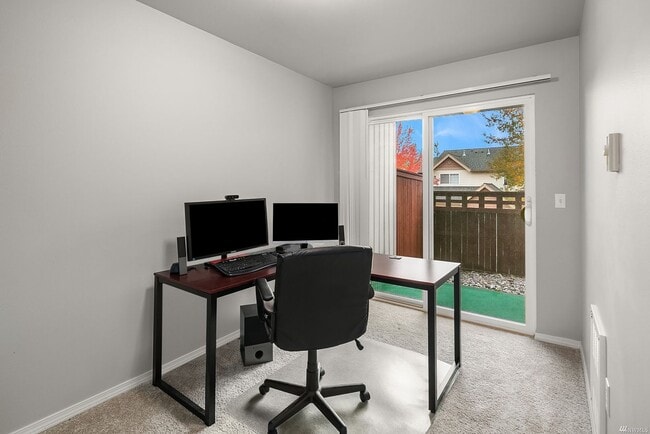 Building Photo - Renton/Talbot area Townhome in gated community!  3 bedroom 3.5 bathroom. Available NOW!!