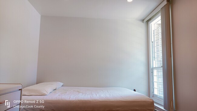 Building Photo - 5557 S Harper Ave