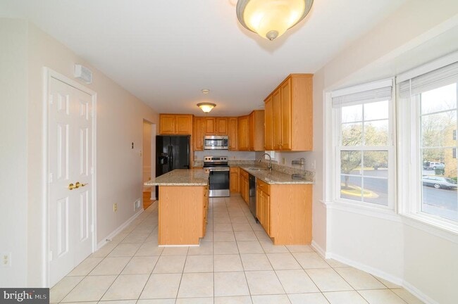 Building Photo - 8016 Merry Oaks Ln