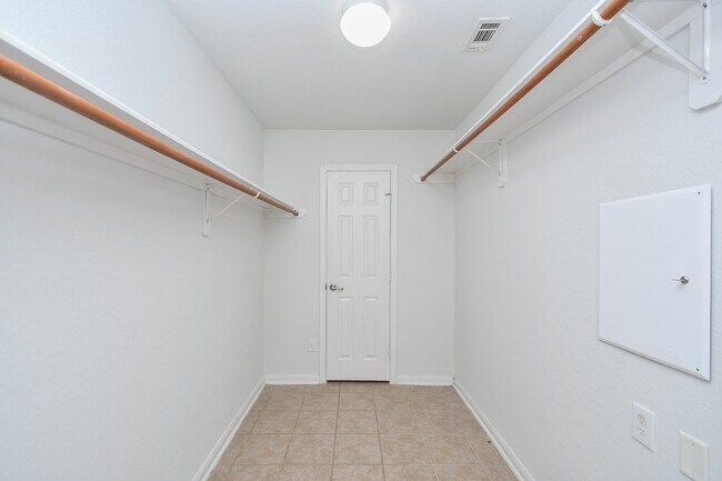 Building Photo - 18302 Mable Pond Ln