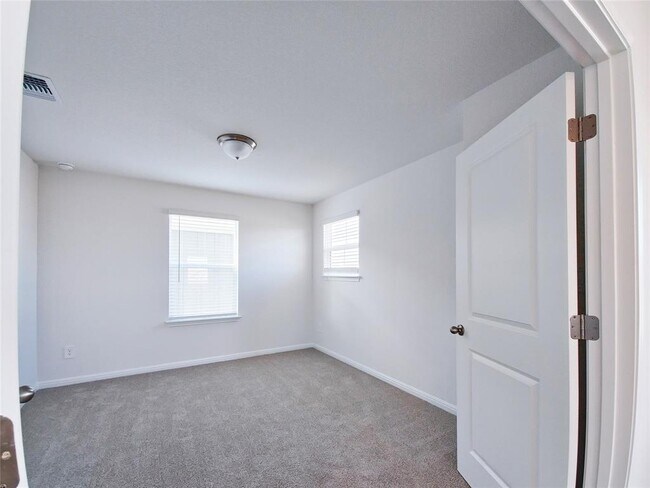 Building Photo - 136 Holmby Dr