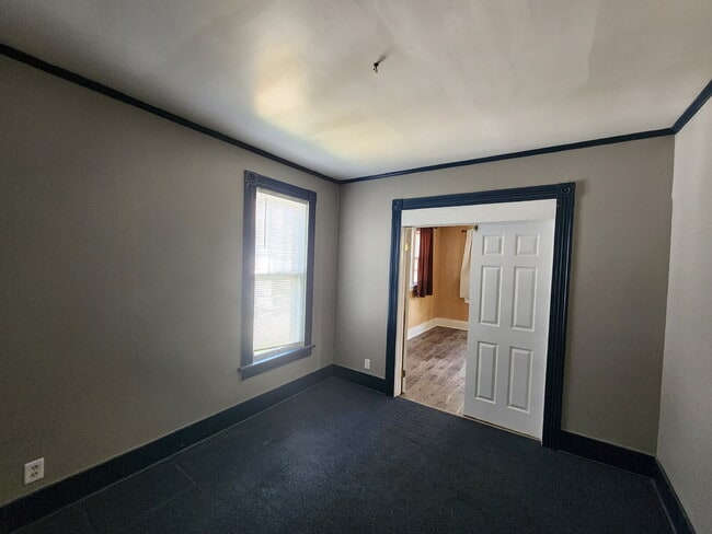 Building Photo - Charming 3 Bedroom Character home.