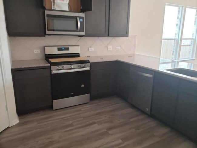 Building Photo - 1824 Stinnett Dr