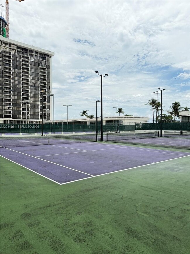 Building Photo - 1925 Brickell Ave