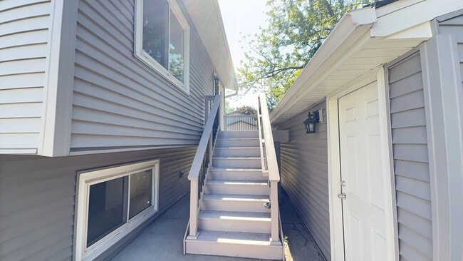 Building Photo - Woodbury 3 Bed 2 Bath Single Family Home