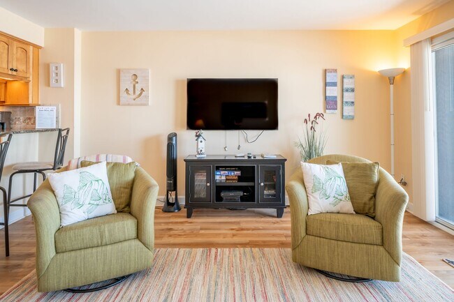 Building Photo - STAY OCEANFRONT FOR THE WINTER!