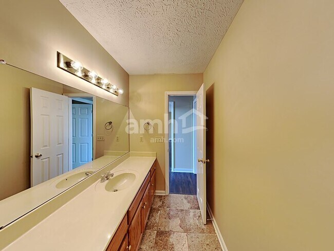 Building Photo - 225 Bluefield Ln