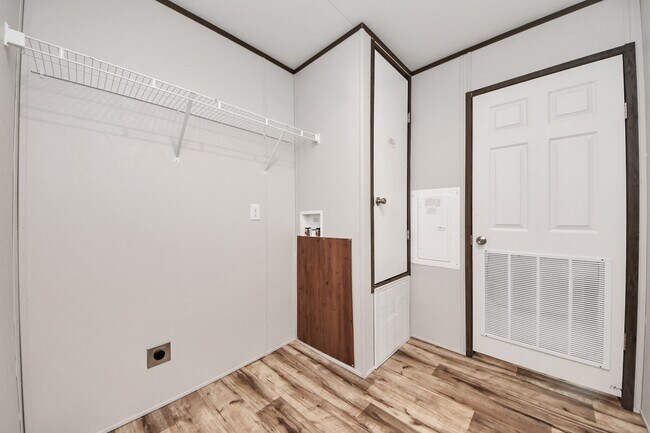 Building Photo - 1556 Brown Rd