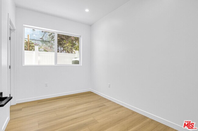 Building Photo - 10826 Hesby St