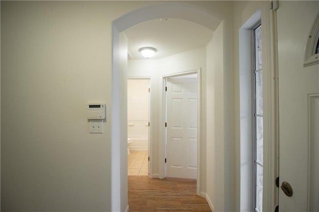 Building Photo - 107 Thompson Trail