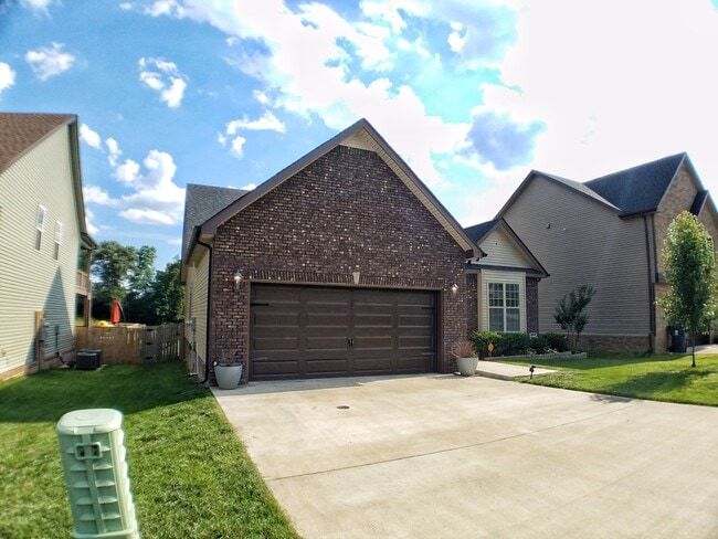 Building Photo - Nice 3 bedroom 2 bath