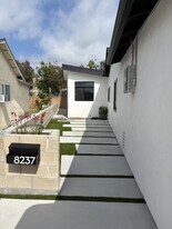 Building Photo - 8235 Casa Blanca Pl