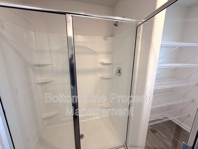 Building Photo - 249 Caley St