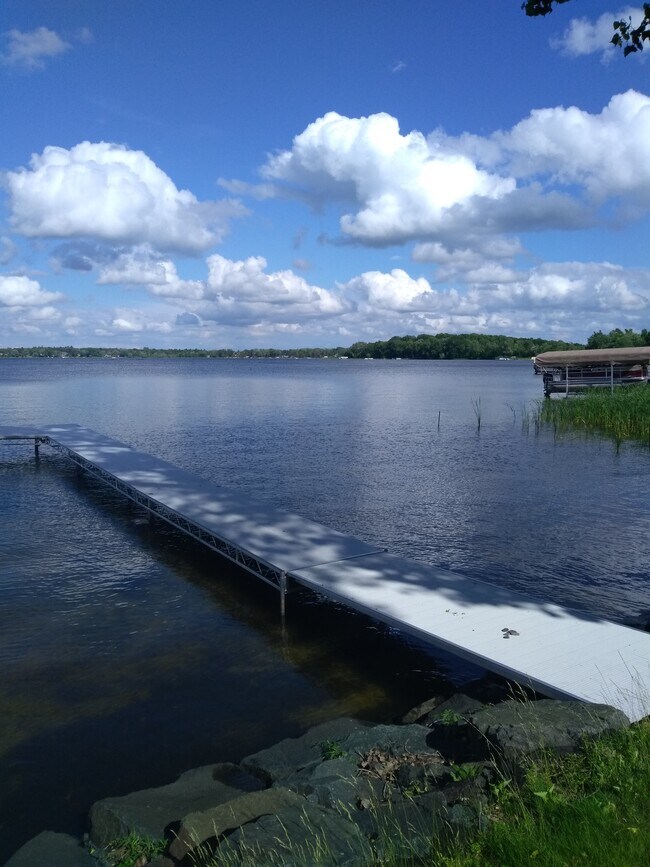 Building Photo - 21253 Lake George Blvd