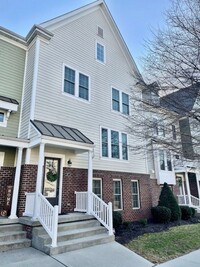 Building Photo - Sleeps 9+ in prime Oakmont Location