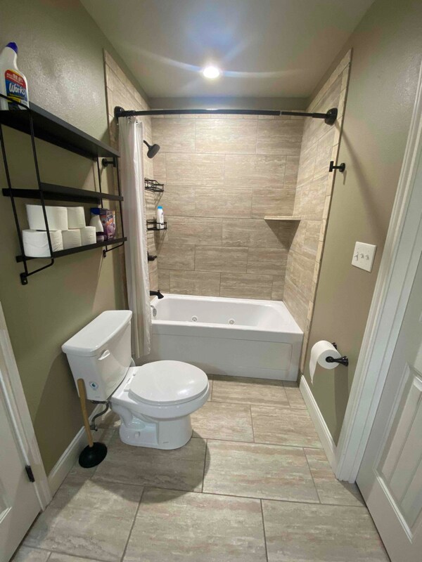 Building Photo - 1009 Hope Ct