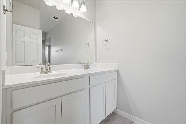 Building Photo - 116 Camelot Pl Ct