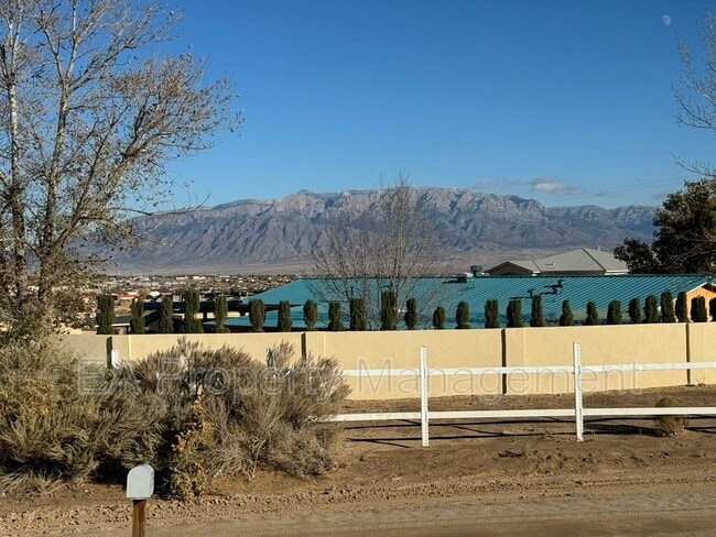 Building Photo - 1225 11th St SE