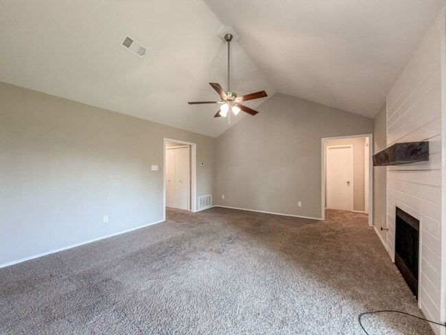 Building Photo - 700 Cedar Ln