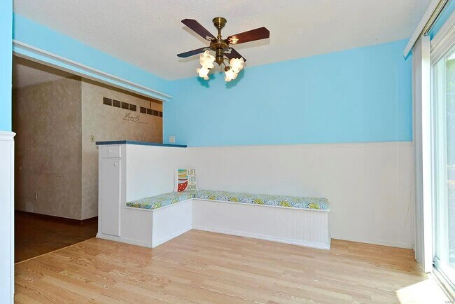 Building Photo - 980 Manresa Ln
