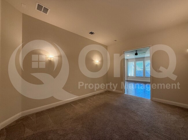 Building Photo - 3906 Greenbrier Dr
