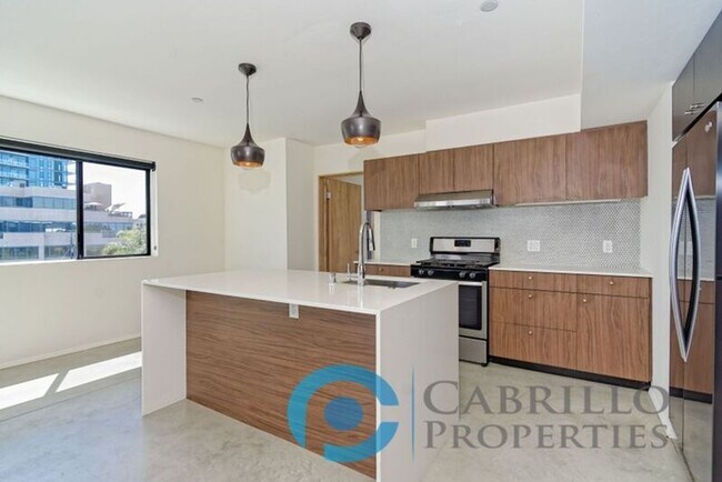 Building Photo - 2870 Fourth Ave