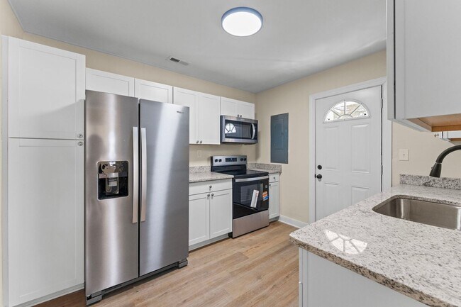 Building Photo - Charming 2-bedroom, 1 bath