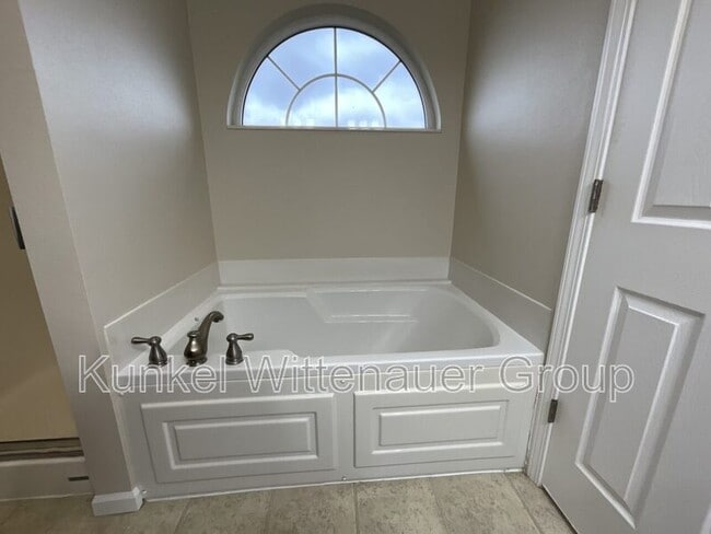 Building Photo - 601 Whetstone Ln