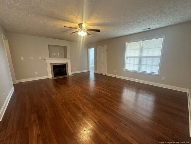 Building Photo - 450 Copper Creek Dr