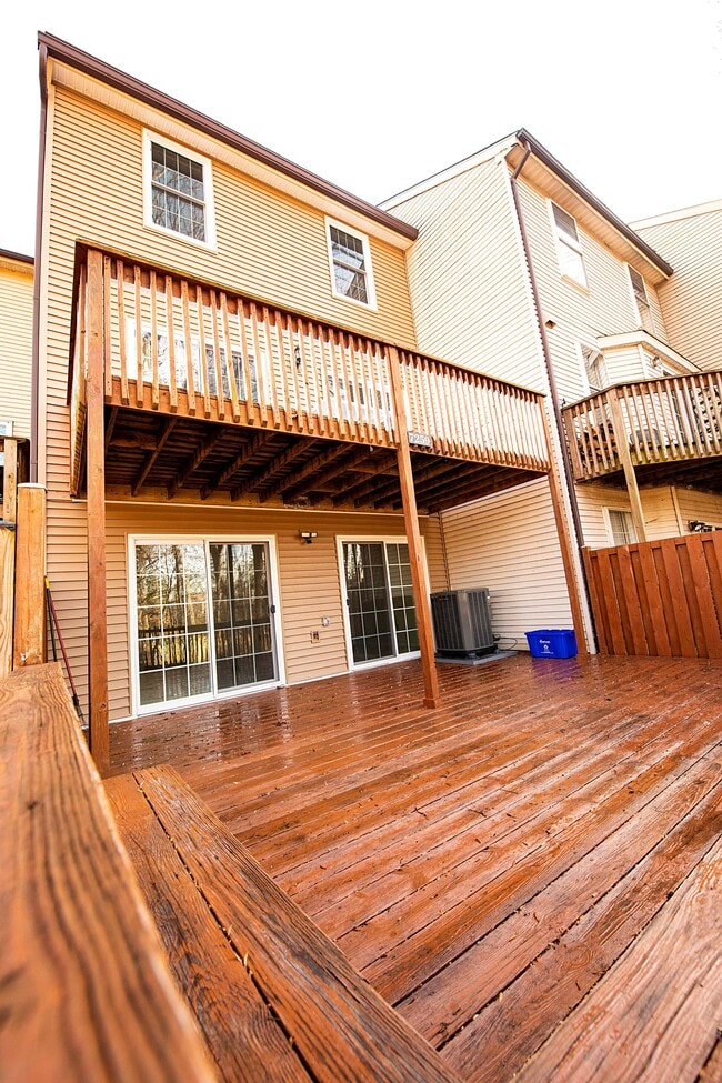 Building Photo - 7259 Swan Point Way