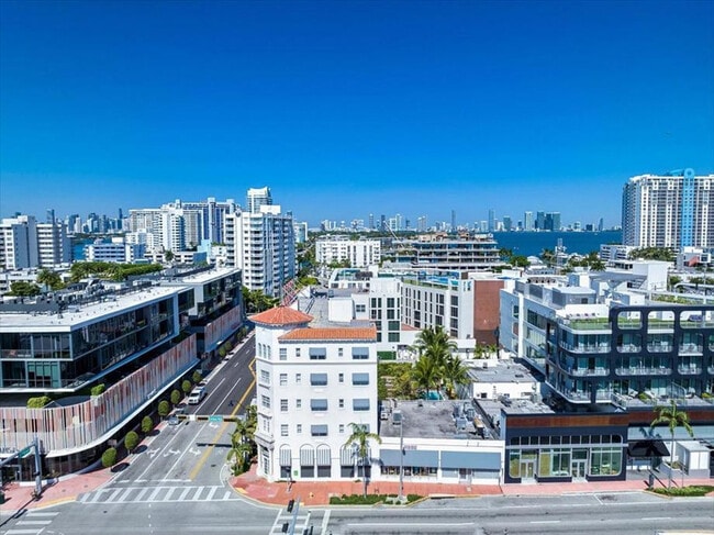 Building Photo - 1701 Alton Rd