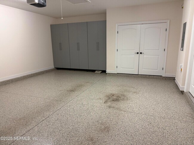 Building Photo - 44 Ocale Ct