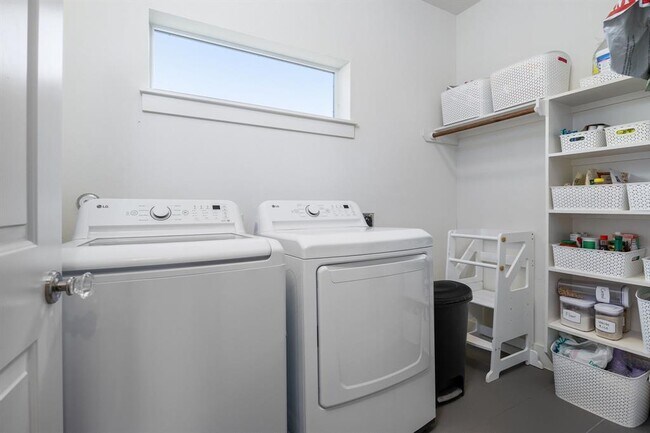 Building Photo - 2703 Halcyon Dr