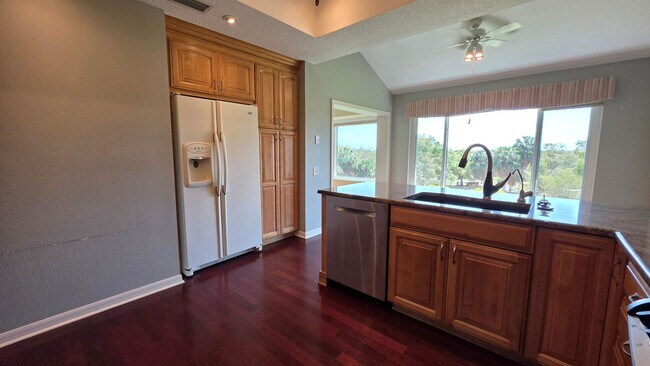 Building Photo - Golf Course Living in a Gated Harbor Hills Country Club – Lady Lake, FL